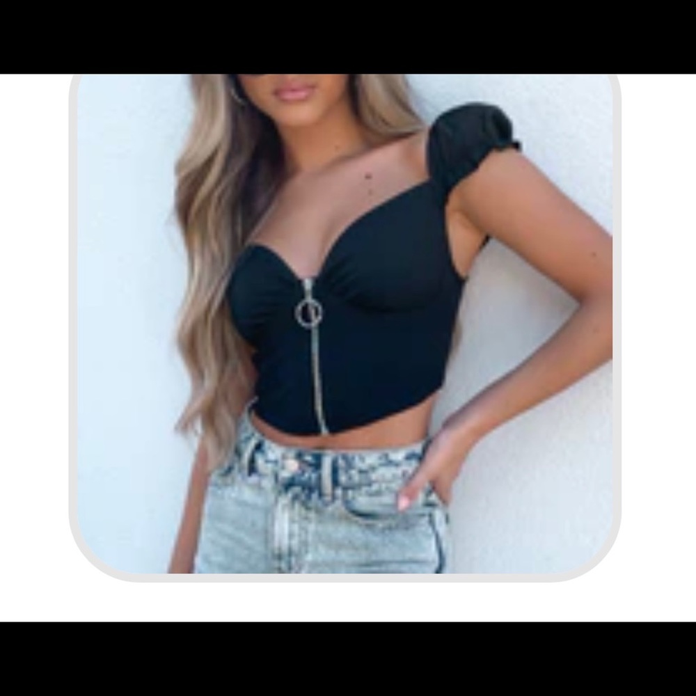 White fox sold out top🖤